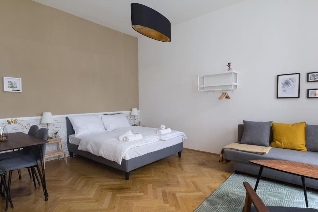 Josef'S Home I Studio Near City Center Виена Екстериор снимка
